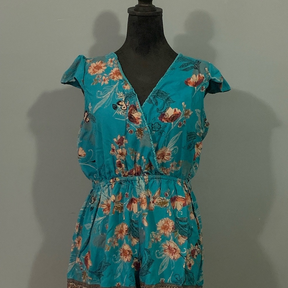 Francesca’s Collection Romper. Large. Belt is missing. - Picture 1 of 14